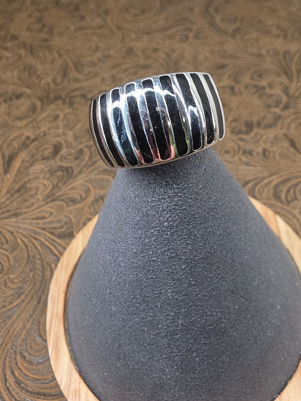 Vintage Chunky Ribbed Black Silver Striped Band Statement Ring